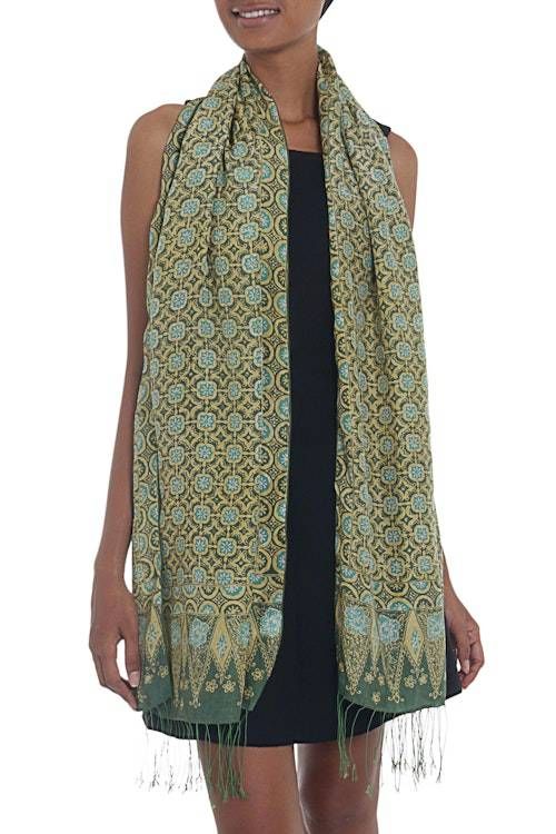 Green Truntum Patterned 100 Silk Batik Shawl 'Truntum Ijo' Green Truntum Patterned 100 Silk Batik Shawl 'Truntum Ijo'