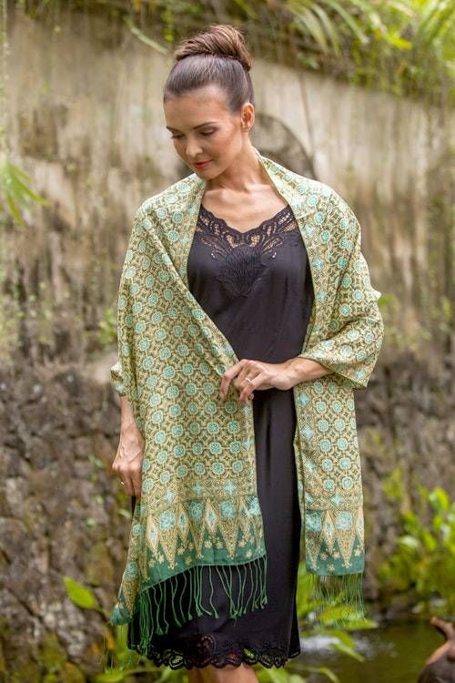 Green Truntum Patterned 100 Silk Batik Shawl 'Truntum Ijo' Green Truntum Patterned 100 Silk Batik Shawl 'Truntum Ijo'