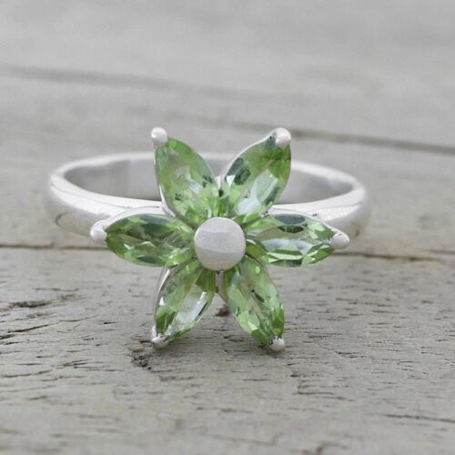 Peridot and Sterling Silver Floral Ring from India 'Sparkling Daisy'