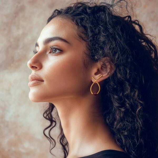 Semi-Abstract Gold-Plated Drop Earrings with Amethyst Gems 'Sagacious Ribbon' Semi-Abstract Gold-Plated Drop Earrings with Amethyst Gems 'Sagacious Ribbon'