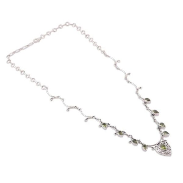 Traditional 11-Carat Natural Pear Peridot Link Necklace 'Mughal Luck'